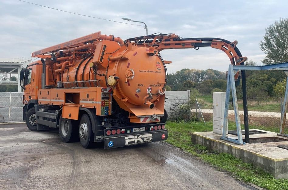 cistenie potrubi sacim a cistiacim vozom